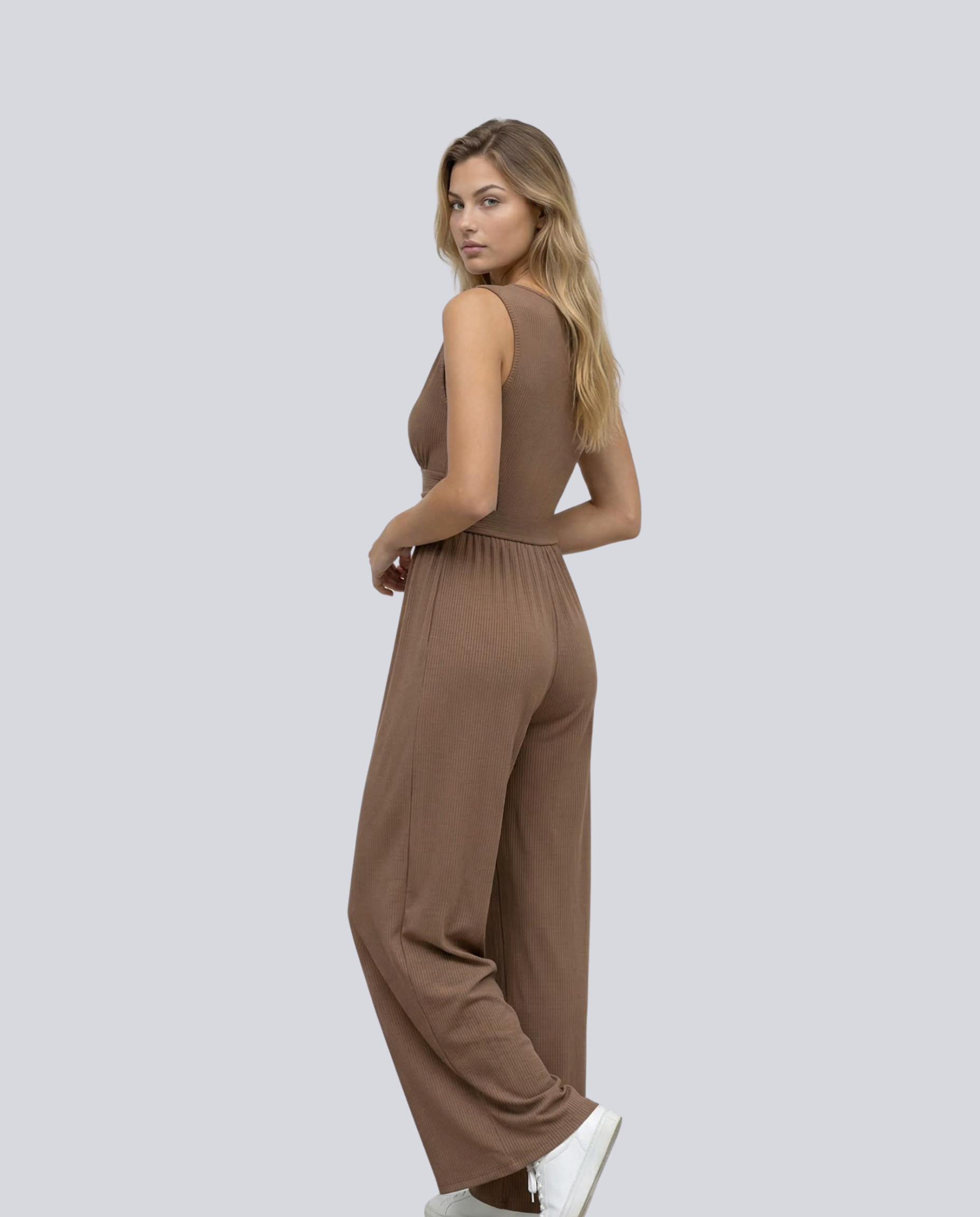 Eleanor jumpsuit met V-hals en wijde pijpen in verschillende kleuren. 23