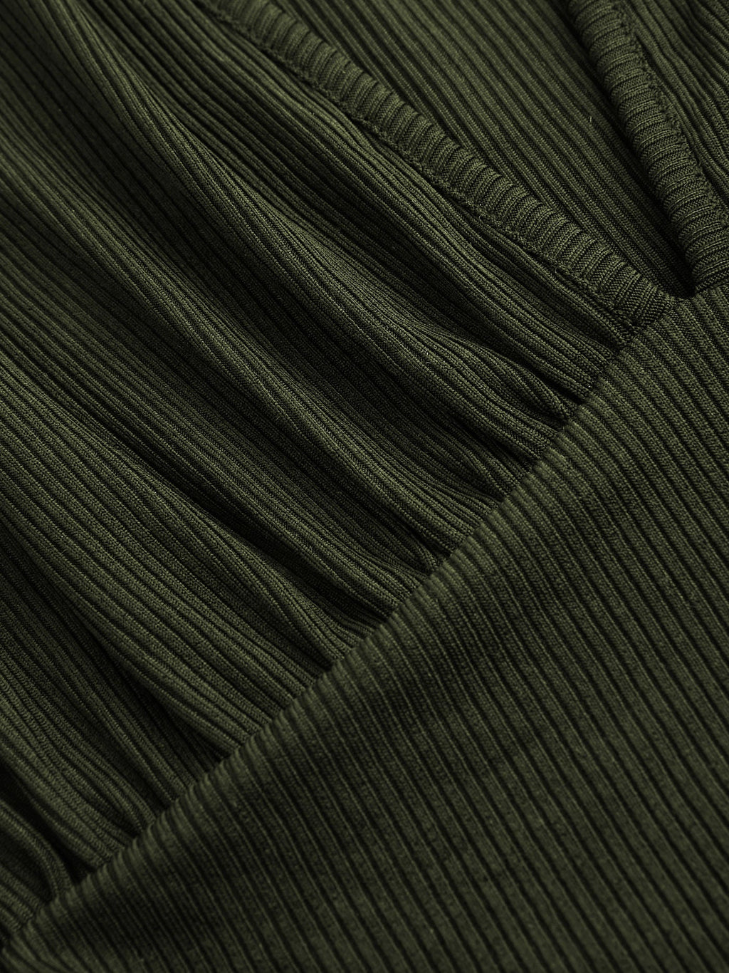 Eleanor jumpsuit met V-hals en wijde pijpen in verschillende kleuren. 33
