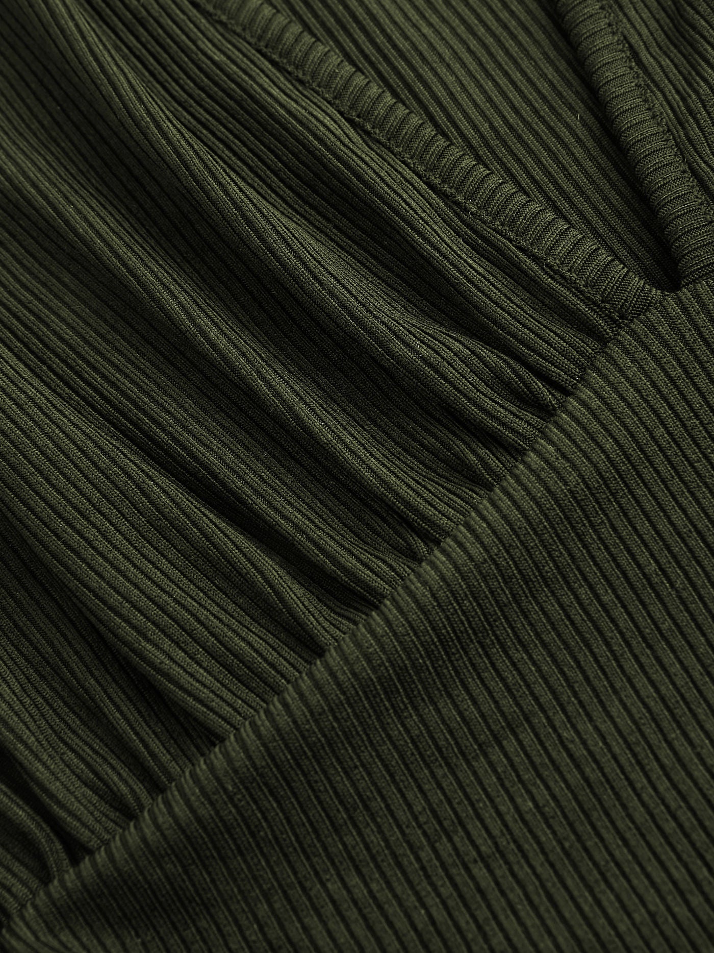 Eleanor jumpsuit met V-hals en wijde pijpen in verschillende kleuren. 33