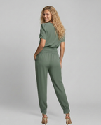 Erma V-Neck Jumpsuit met elastische taille in zwart, groen, blauw en geel. 5