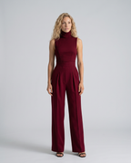 Mouwloze wijde-pijpen jumpsuit in bordeaux kleur voor vrouwen. 3
