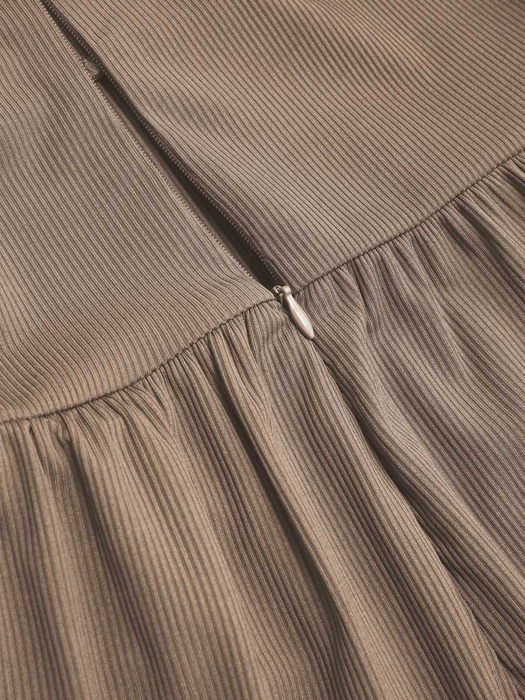 Jasmine V-hals Cami Wijde Pijpen Jumpsuit in olijfgroen, zwart en khaki. 17