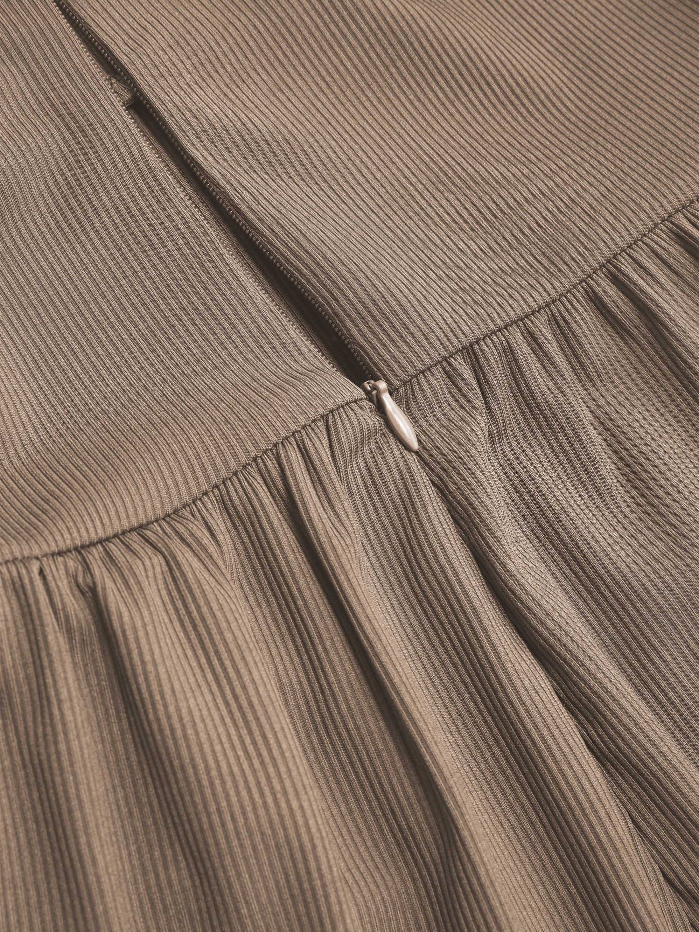 Jasmine V-hals Cami Wijde Pijpen Jumpsuit in olijfgroen, zwart en khaki. 17