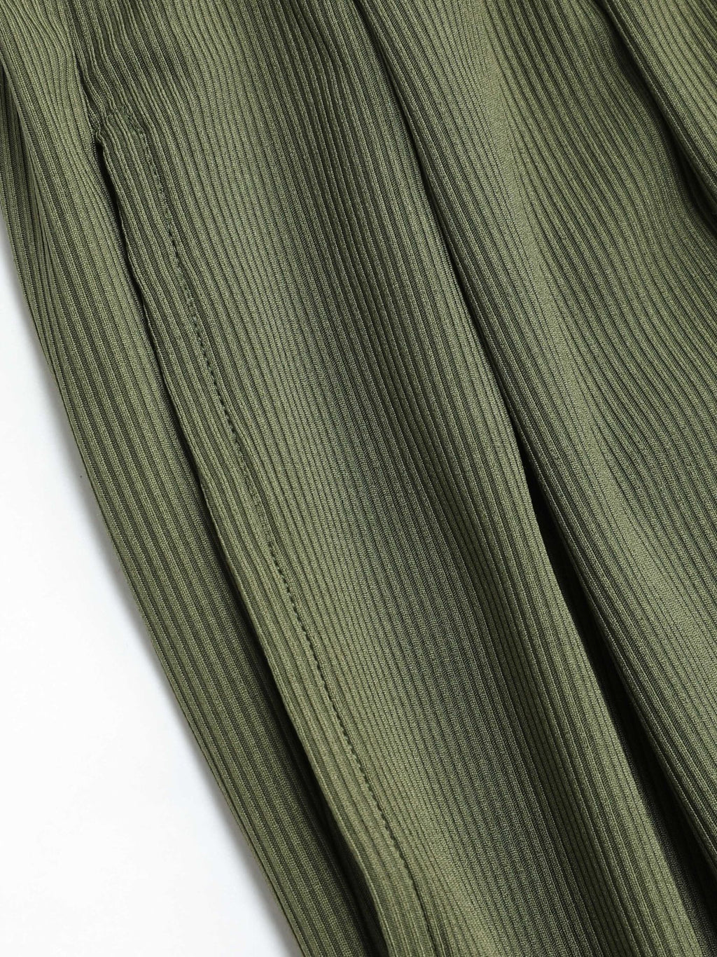 Jasmine V-hals Cami Wijde Pijpen Jumpsuit in olijfgroen, zwart en khaki. 6