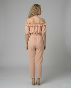 Jessie off-shoulder jumpsuit met elegante tailleband in perzikkleur 2