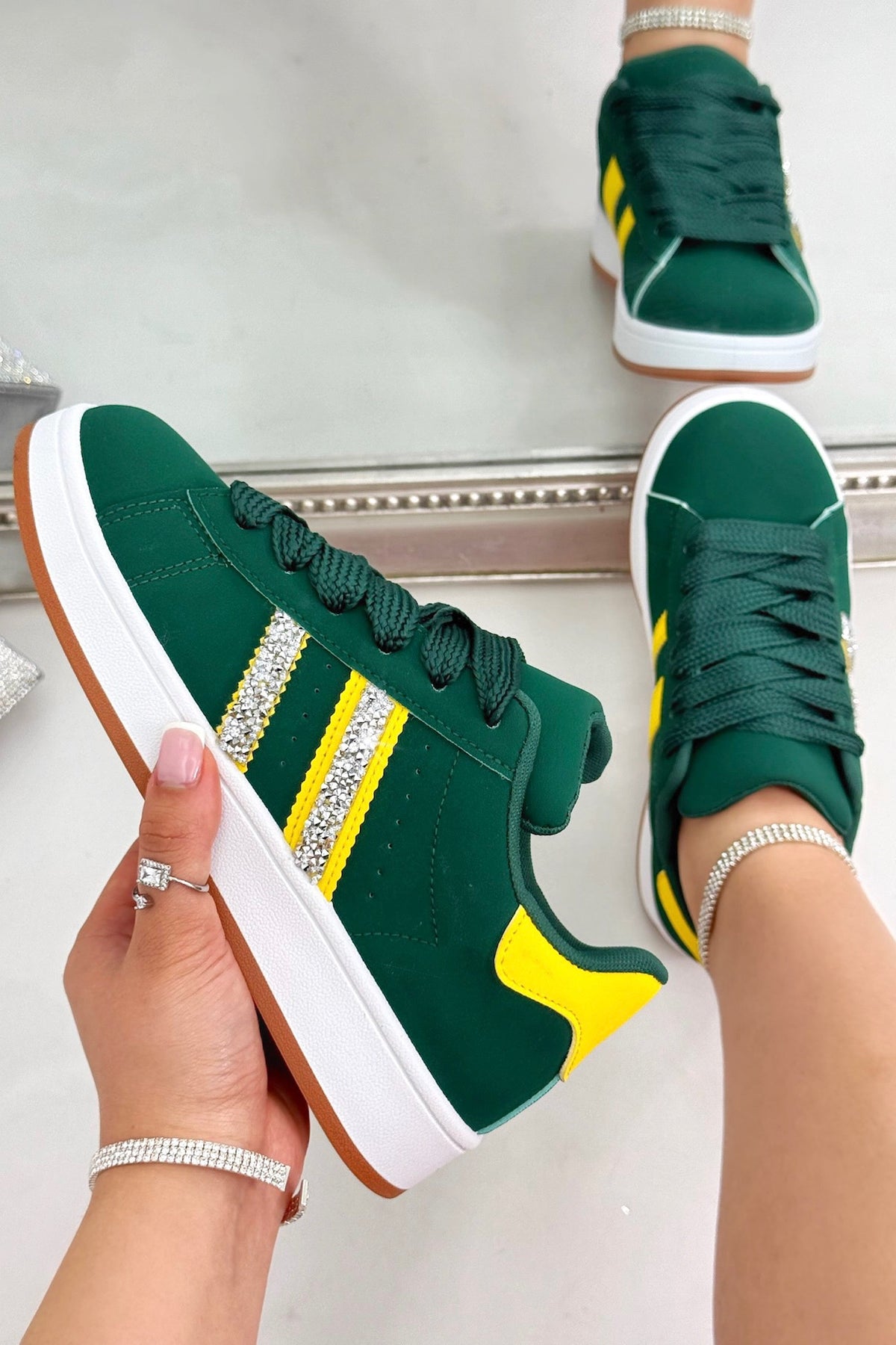 Kristal Stripe Sneakers in Groen, Beperkte Editie, met luxe sprankeling. 2
