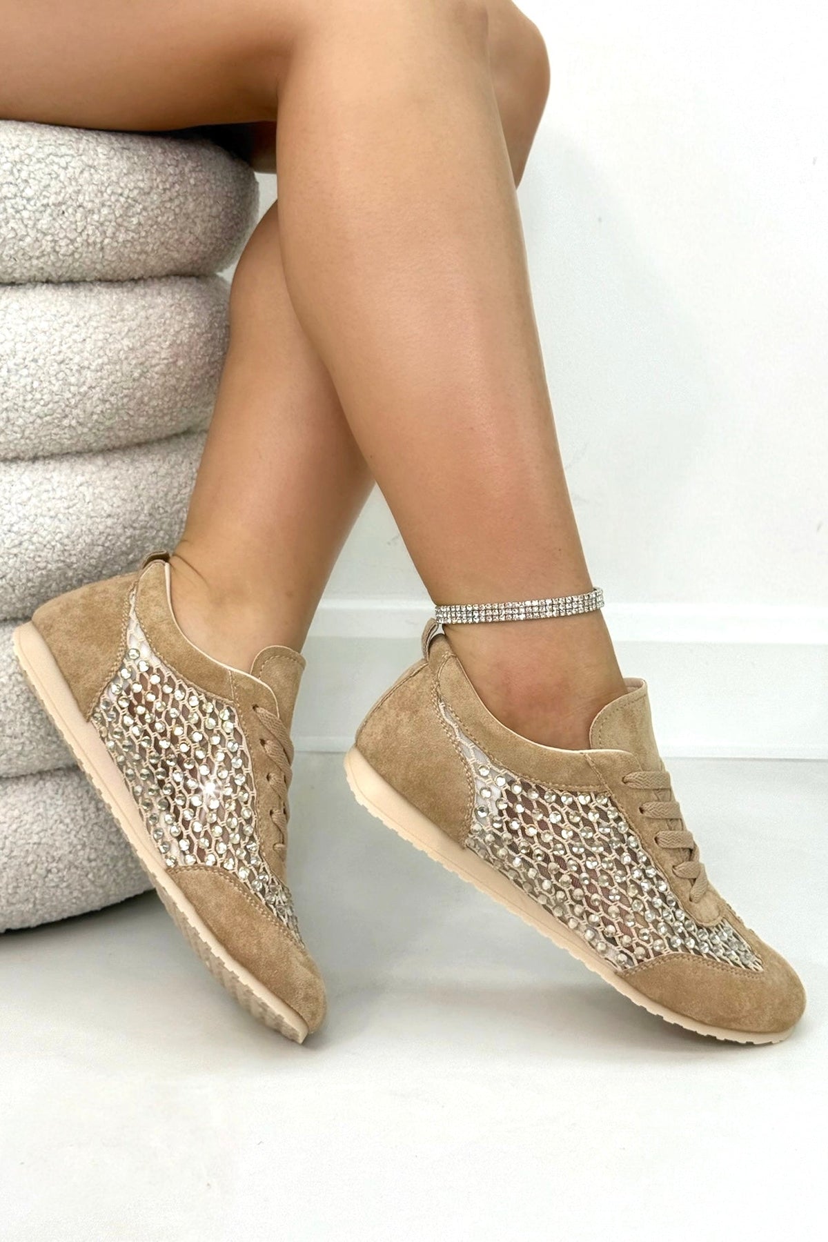 Kristallen Contour Sprankelende Paneel Sneakers in Mocha kleur