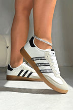 Kristallen Stripe Simba Sneakers in wit, perfect voor elke gelegenheid.