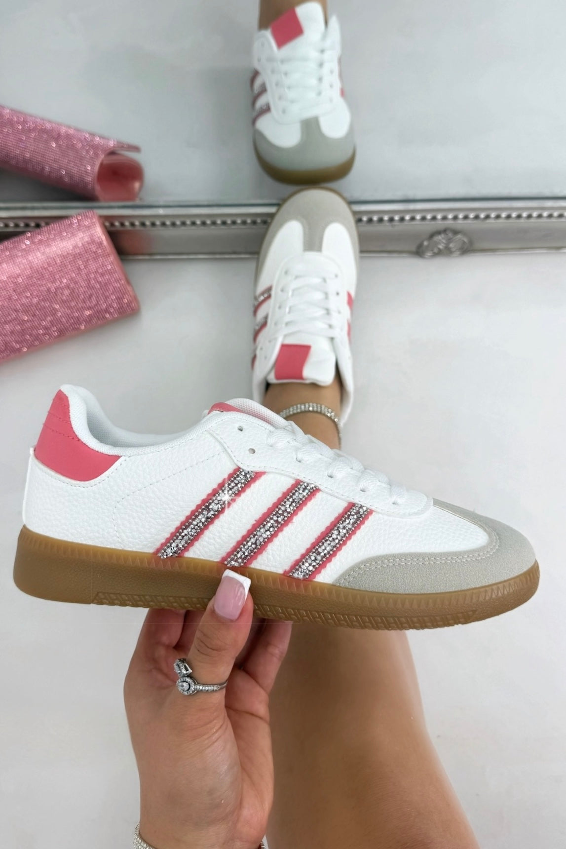 Kristallen Stripe Simba Sneakers in Wit en Roze, Beperkte Editie