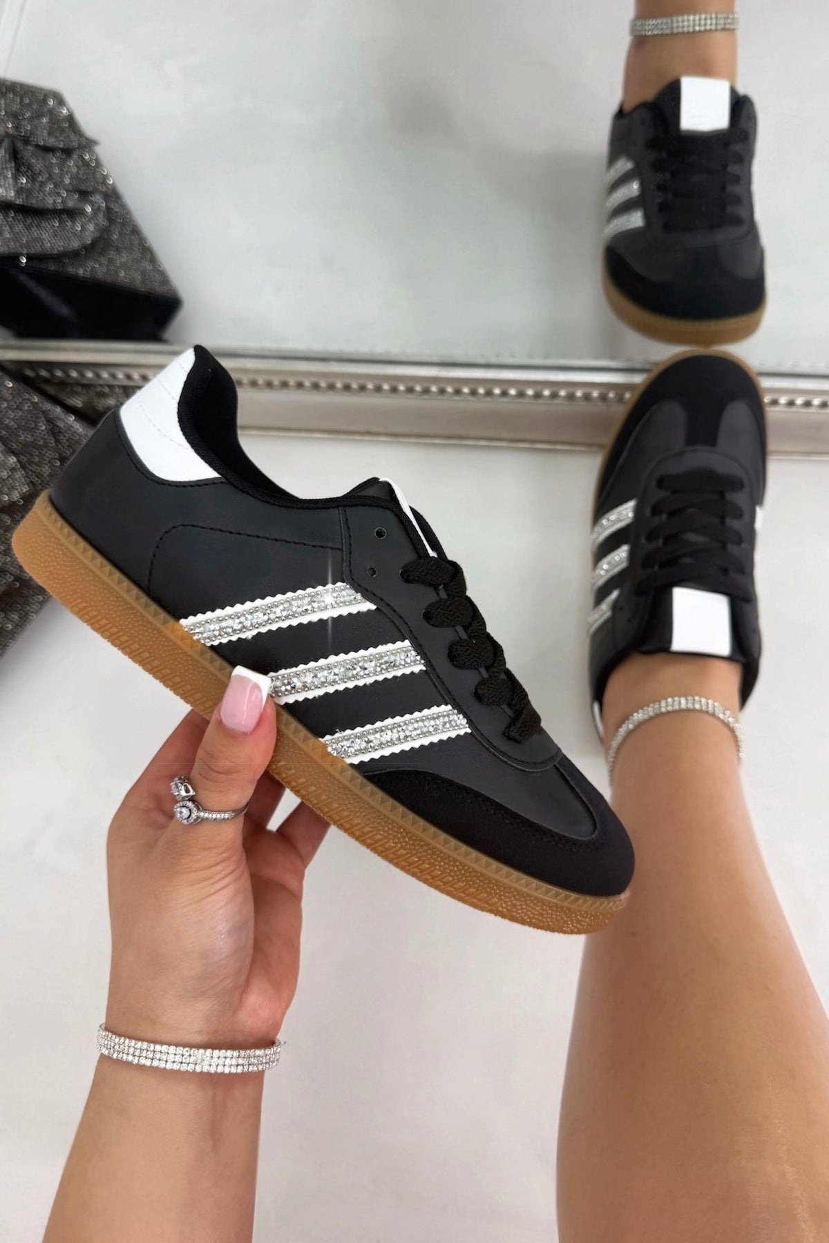 Lemonade Kristallen Stripe Simba Trainers in zwart, perfecte combinatie van stijl en comfort. 2