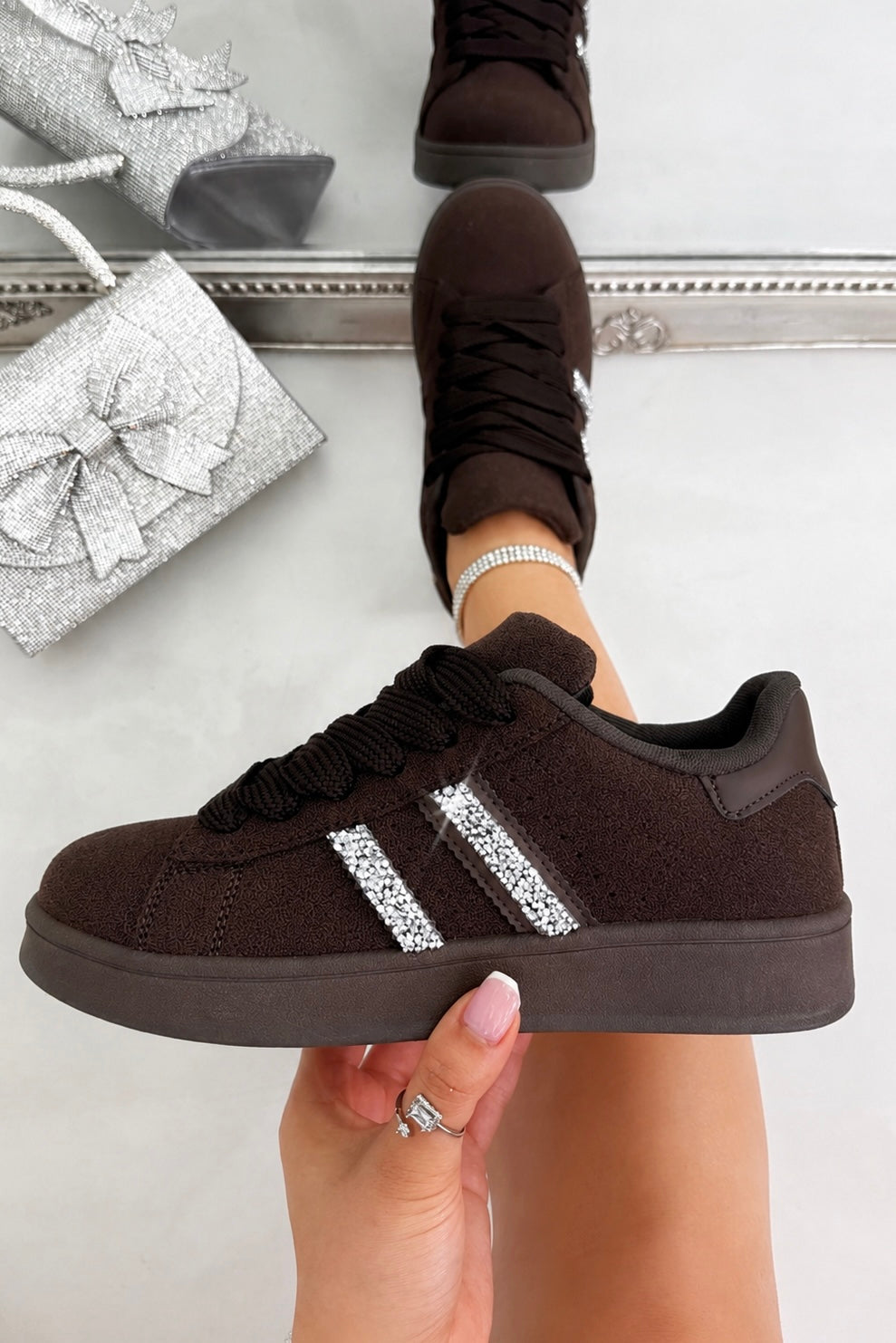 Kristallen Stripe Sneakers in Bruin, Beperkte Editie
