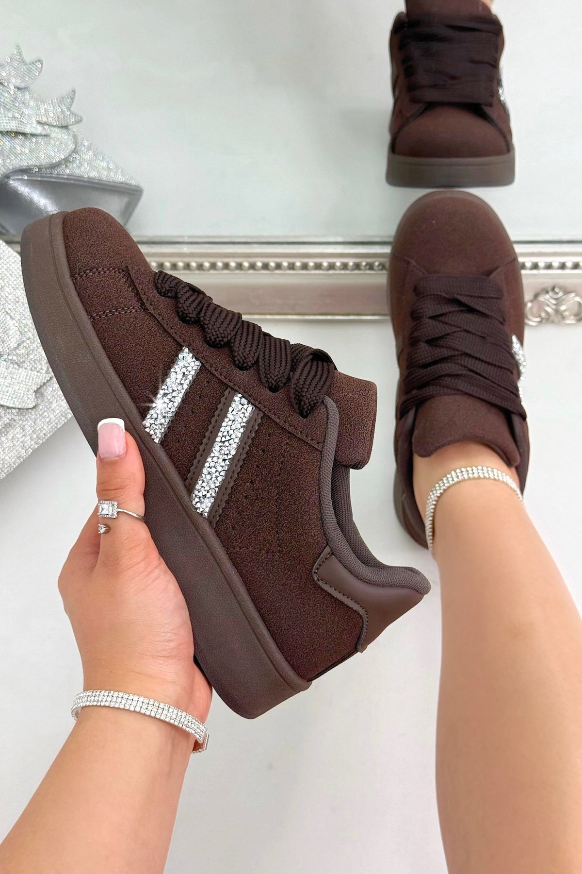 Kristallen Stripe Sneakers in Bruin, Beperkte Editie 2