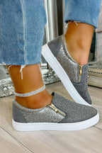 Glamoureuze Kristallen Suède Rits Pumps in grijs met decoratieve details. 2