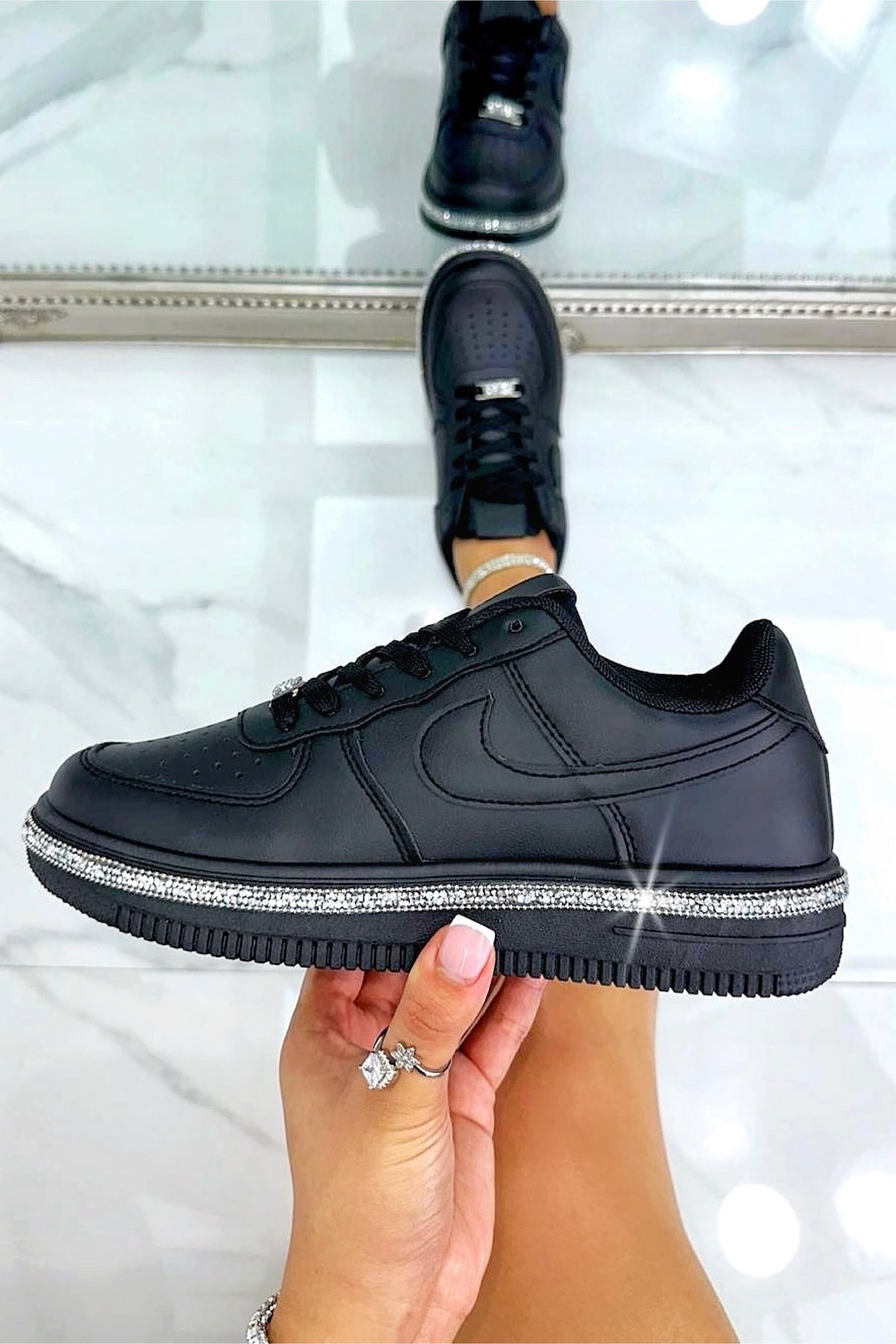 Kristallen Trim Sportieve Sneakers in zwart met elegant design