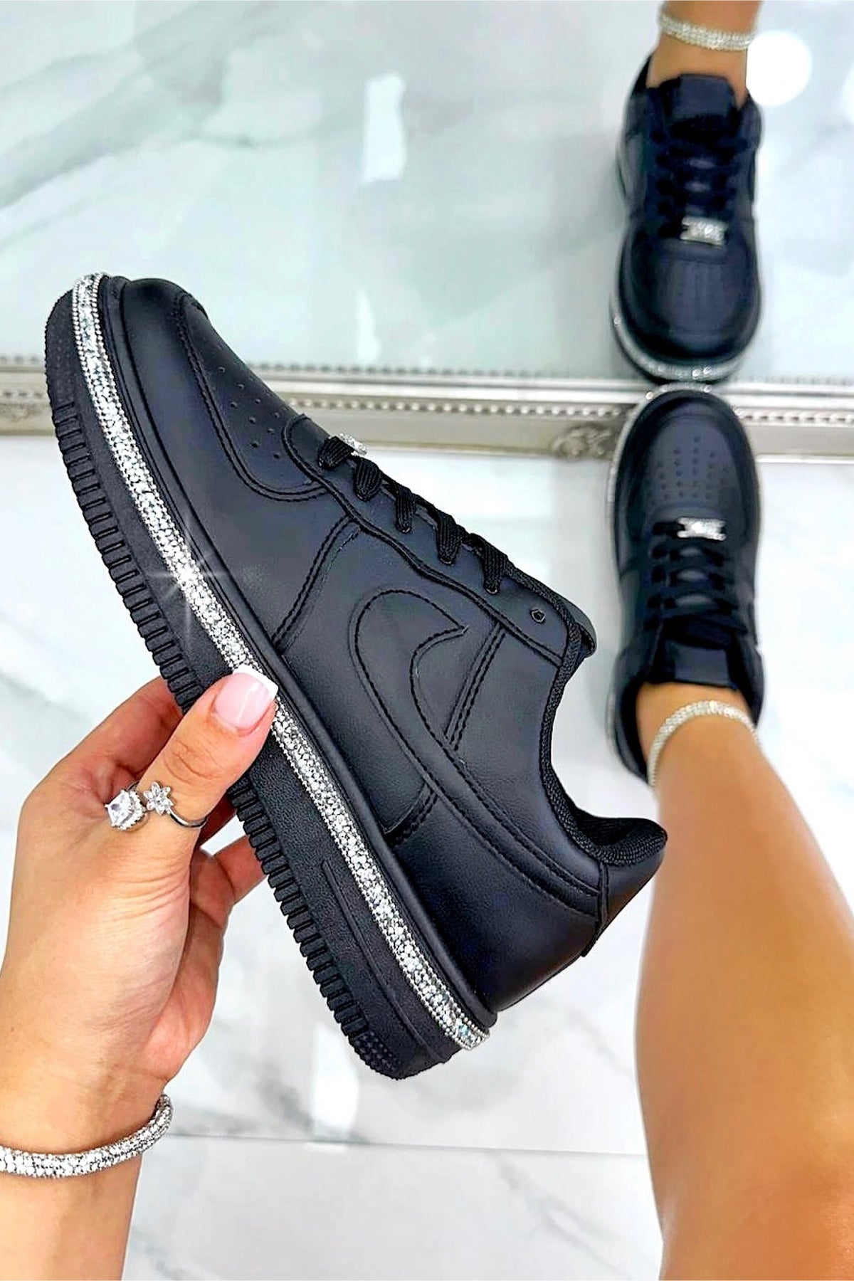 Kristallen Trim Sportieve Sneakers in zwart met elegant design 2