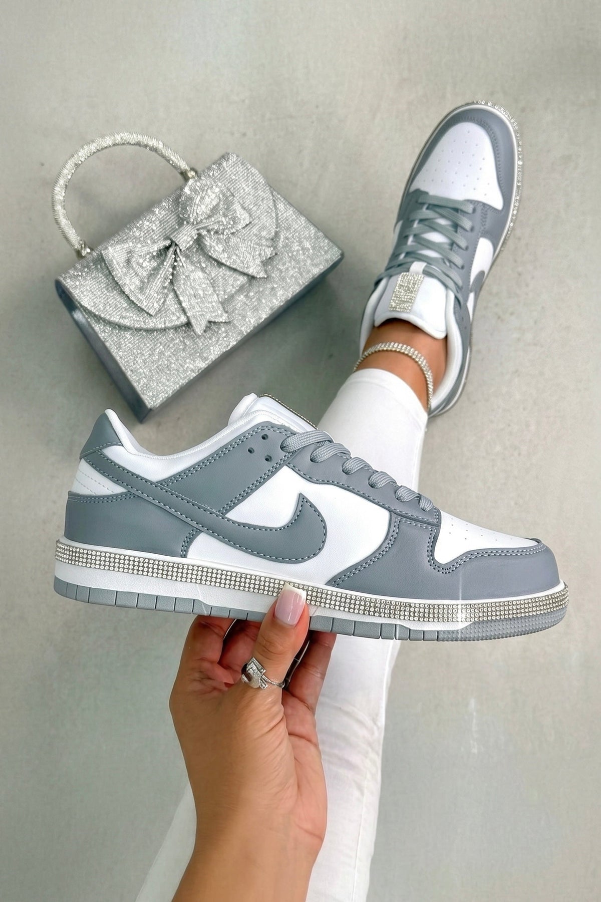Kristallen Trim Sportieve Sneakers in Grijs met slanke zool