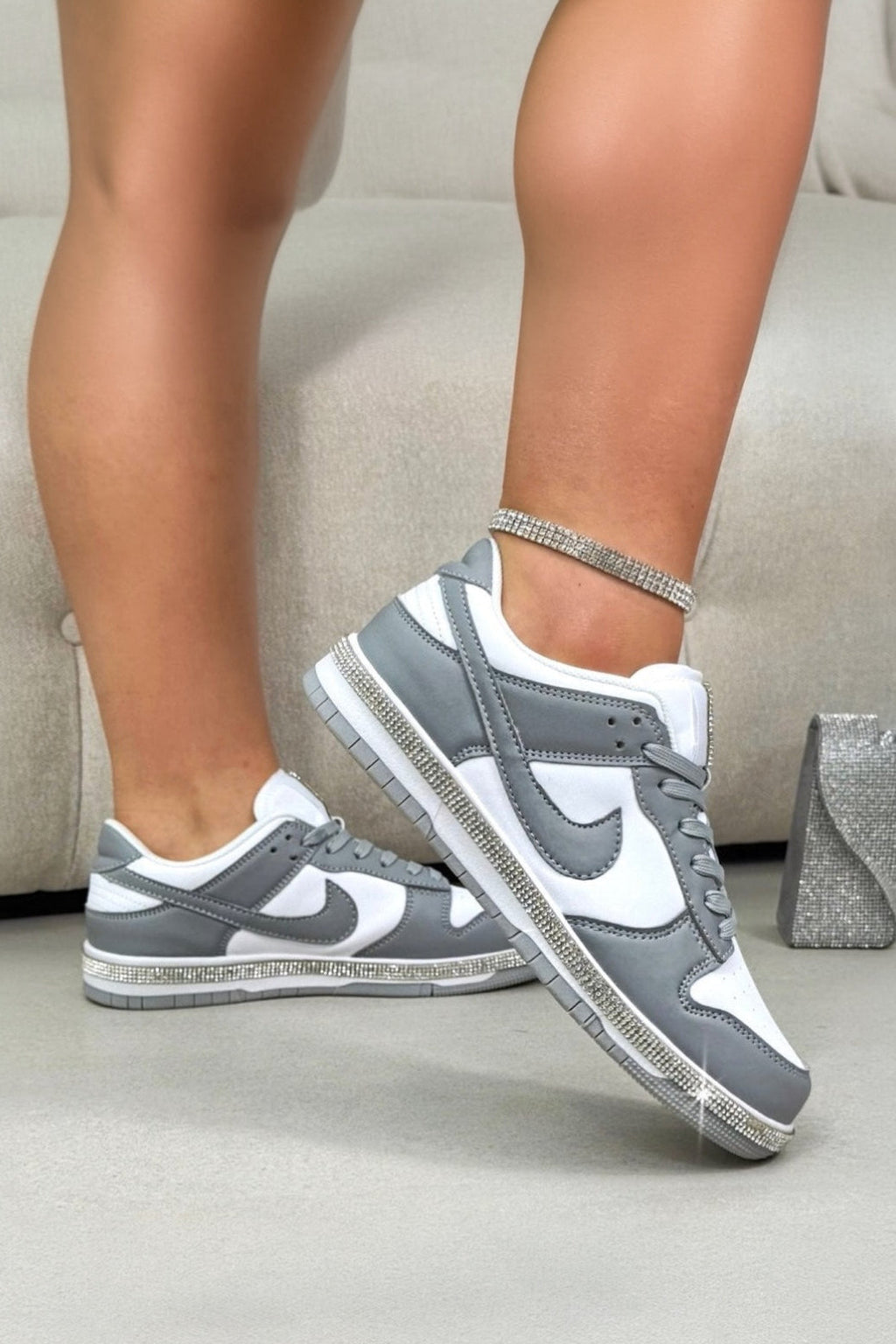 Kristallen Trim Sportieve Sneakers in Grijs met slanke zool 2