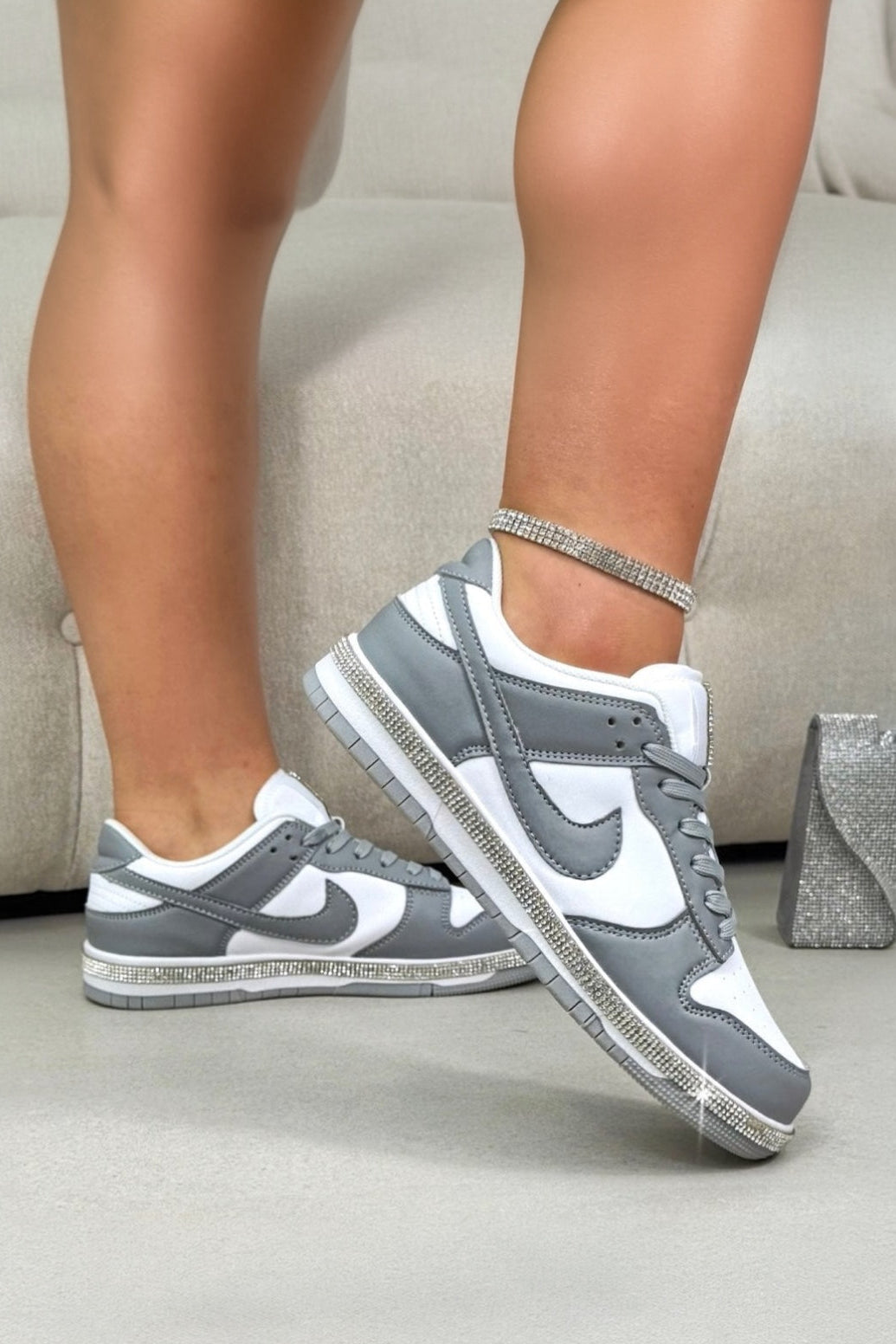 Kristallen Trim Sportieve Sneakers in Grijs met slanke zool 2