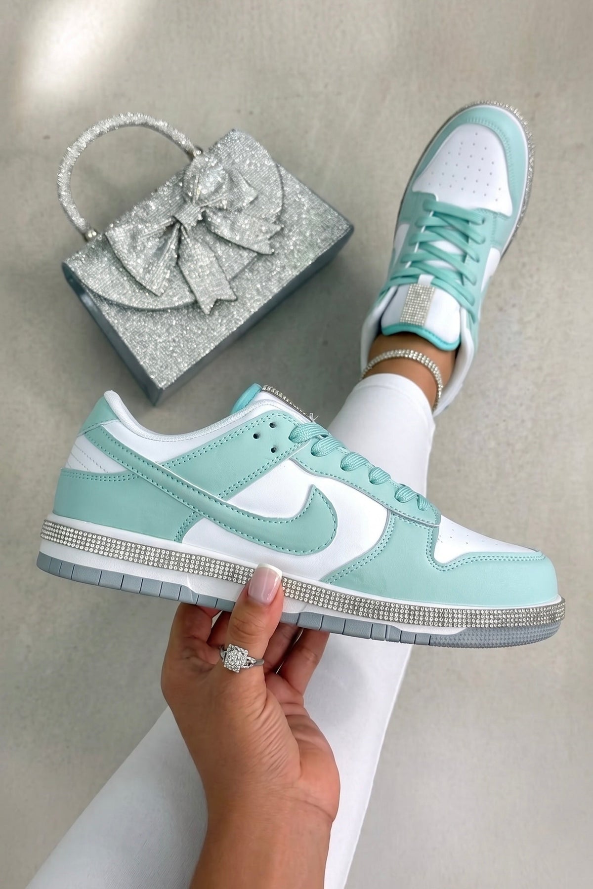 Kristallen Trim Sportieve Sneakers in groen met slanke zool.