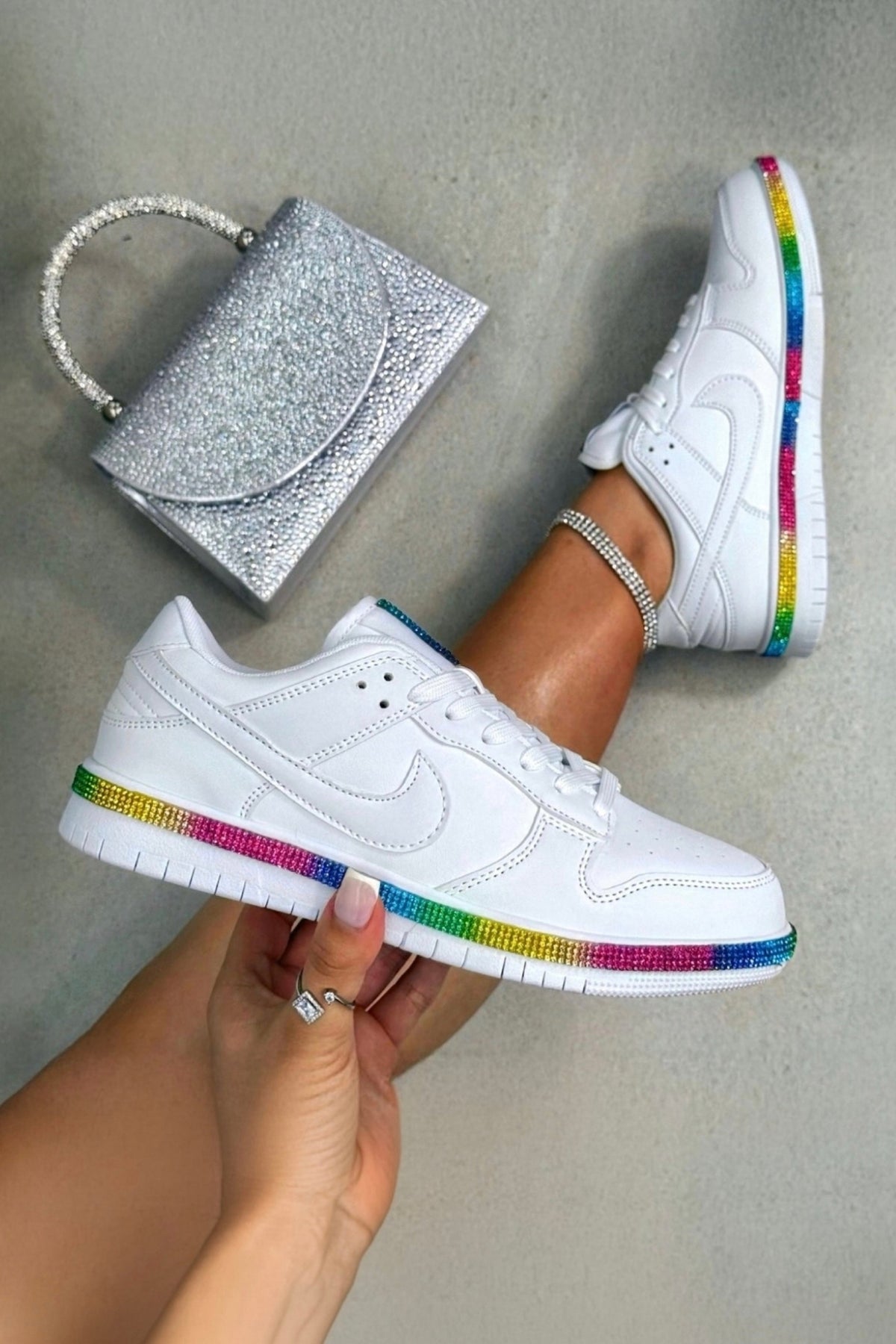Kristallen Trim Sportieve Sneakers Slanke Editie met moderne uitstraling.