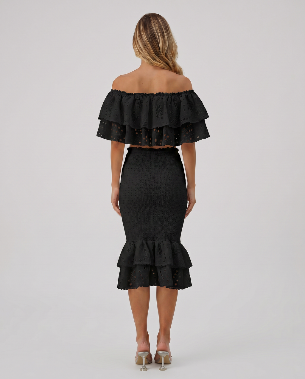 Liorah geborduurde ruffle top en midi rok set in zwart en wit. 2
