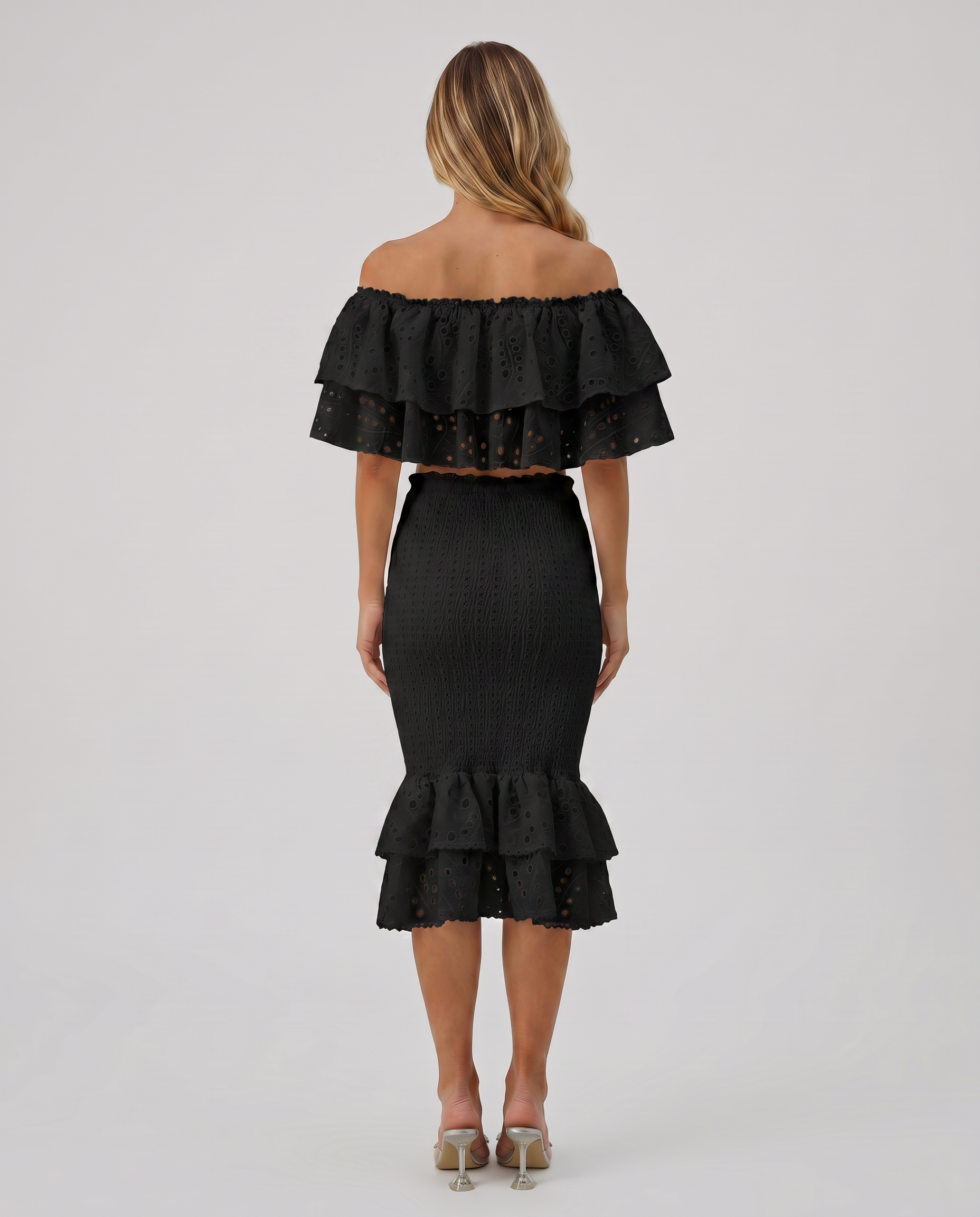 Liorah geborduurde ruffle top en midi rok set in zwart en wit. 2