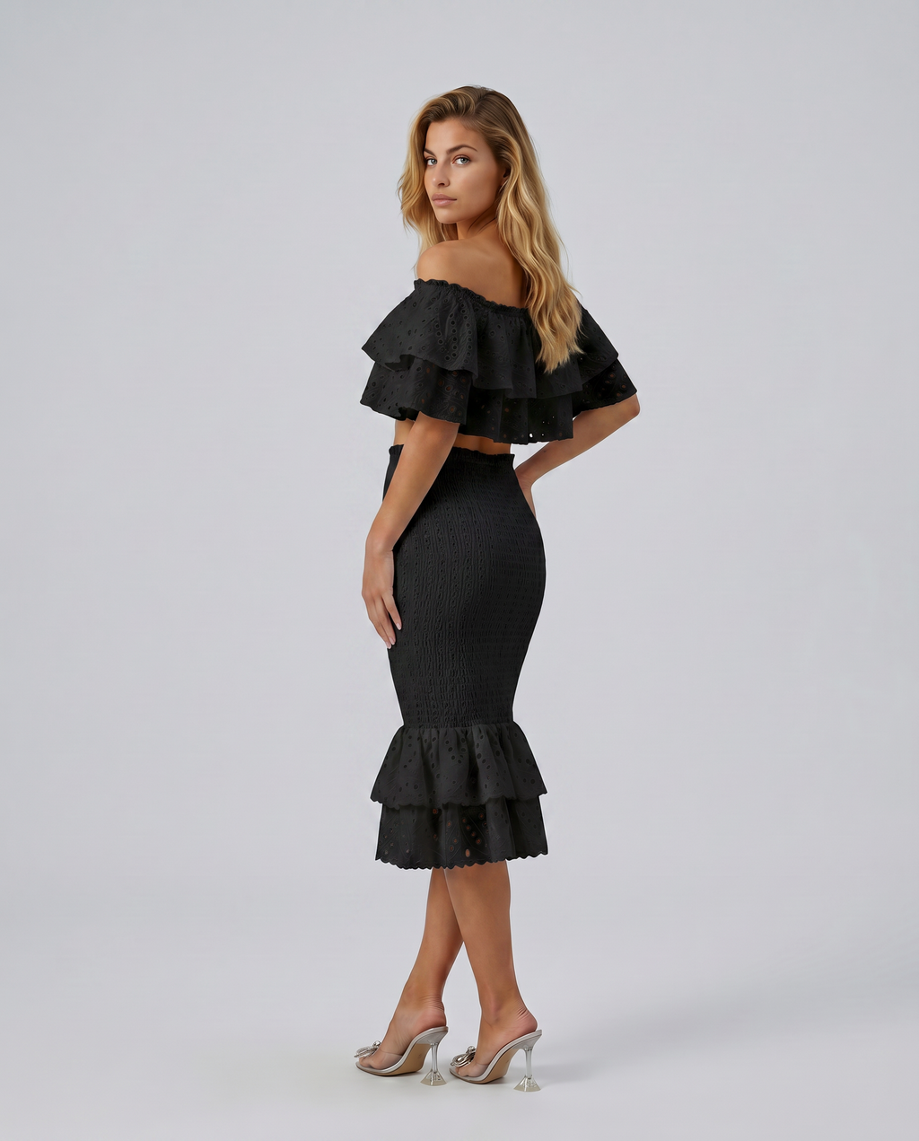 Liorah geborduurde ruffle top en midi rok set in zwart en wit. 3