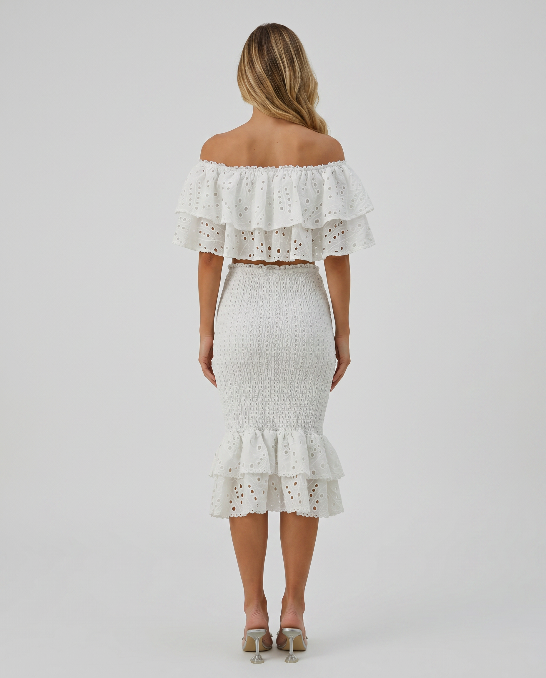 Liorah geborduurde ruffle top en midi rok set in zwart en wit. 5