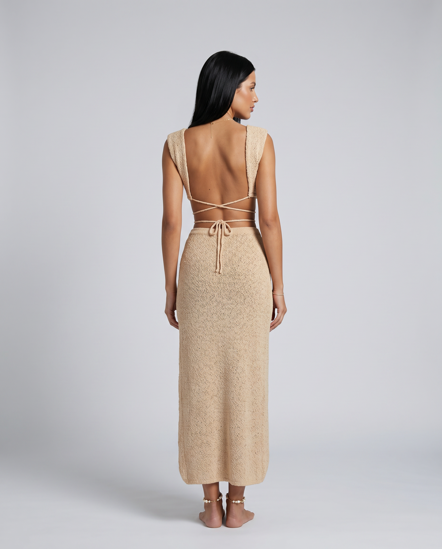Elegante twee-delige maxi cover-up set met wrap rok in beige. 2