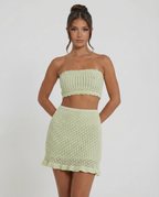 Mandy haak mini rok set in muntgroen met strapless top en vloeiende rok.