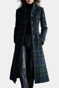 Elegante midi jas met blauw-groen ruitpatroon voor dames.
