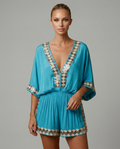Elegante V-hals playsuit met korte mouwen en embellishments.