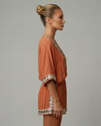 Elegante V-hals playsuit met korte mouwen en embellishments. 10