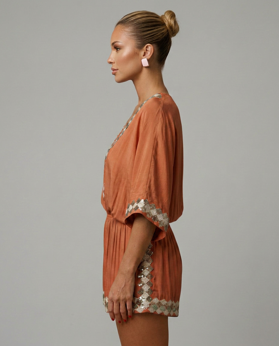 Elegante V-hals playsuit met korte mouwen en embellishments. 11