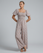Bloemige jumpsuit met wijde pijpen en vierkante halslijn voor dames. 2