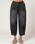 Comfortabele tapered jeans met elastische taille in zwart.