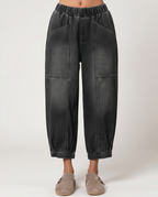 Comfortabele tapered jeans met elastische taille in zwart.