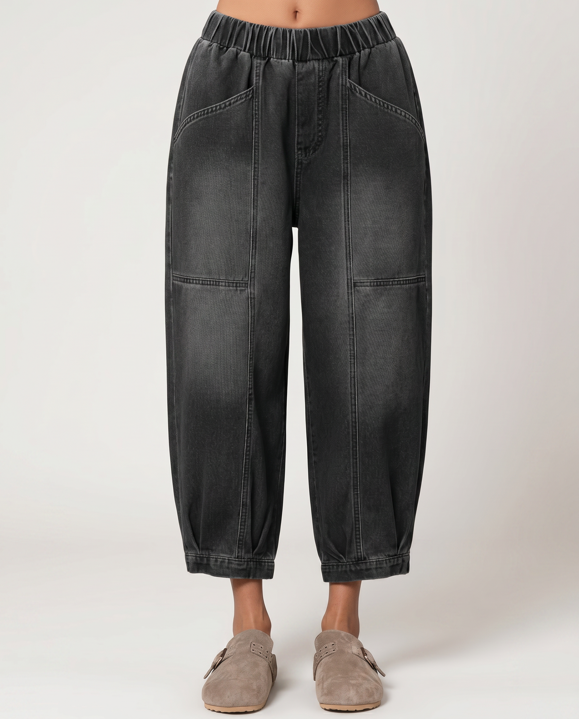 Comfortabele tapered jeans met elastische taille in zwart.