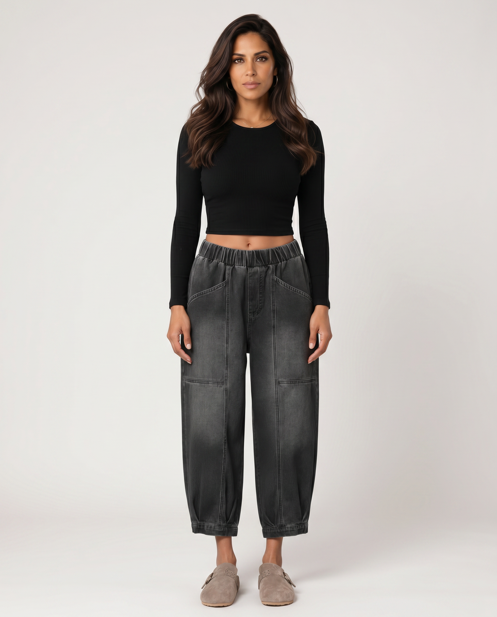 Comfortabele tapered jeans met elastische taille in zwart. 4