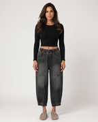 Comfortabele tapered jeans met elastische taille in zwart. 4