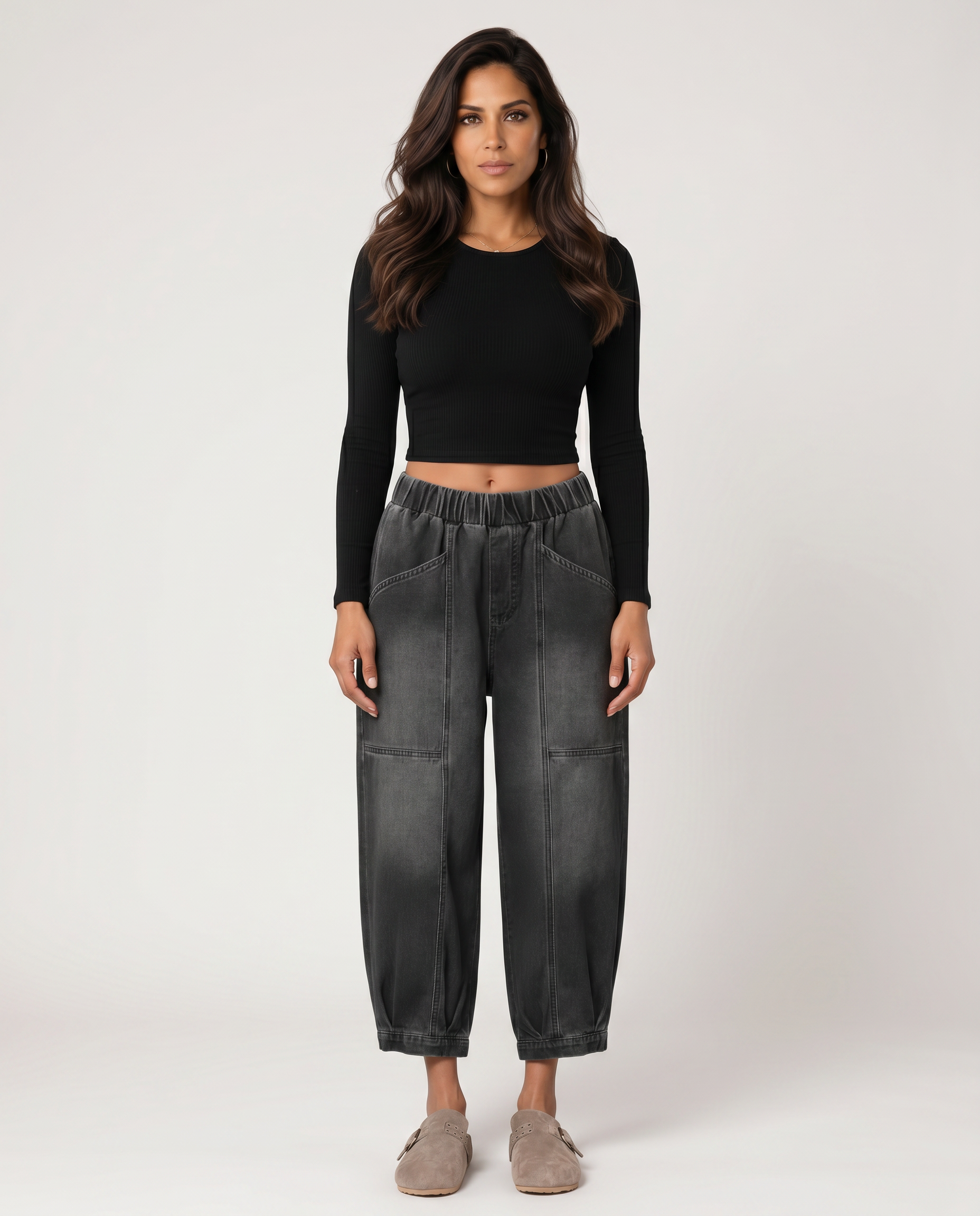 Comfortabele tapered jeans met elastische taille in zwart. 4