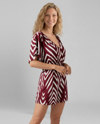 Stijlvolle Ronda playsuit met geometrische print en V-hals. 2