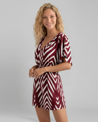 Stijlvolle Ronda playsuit met geometrische print en V-hals. 3