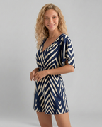 Stijlvolle Ronda playsuit met geometrische print en V-hals. 9