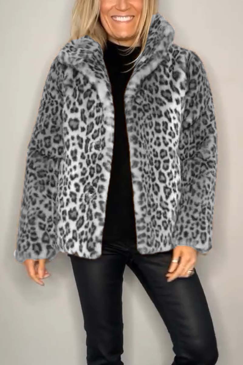 Klassieke dames winterjas met luipaardprint in stijlvol ontwerp. 13