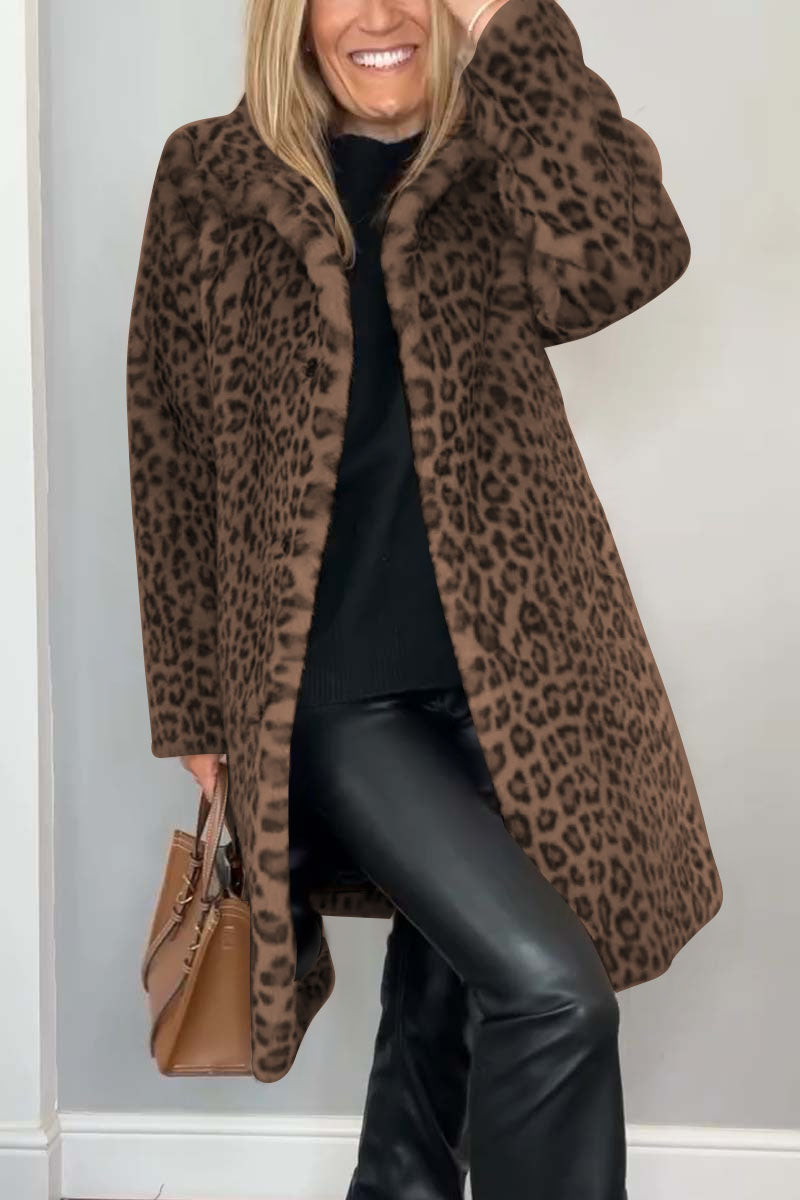 Klassieke dames winterjas met luipaardprint in stijlvol ontwerp. 9
