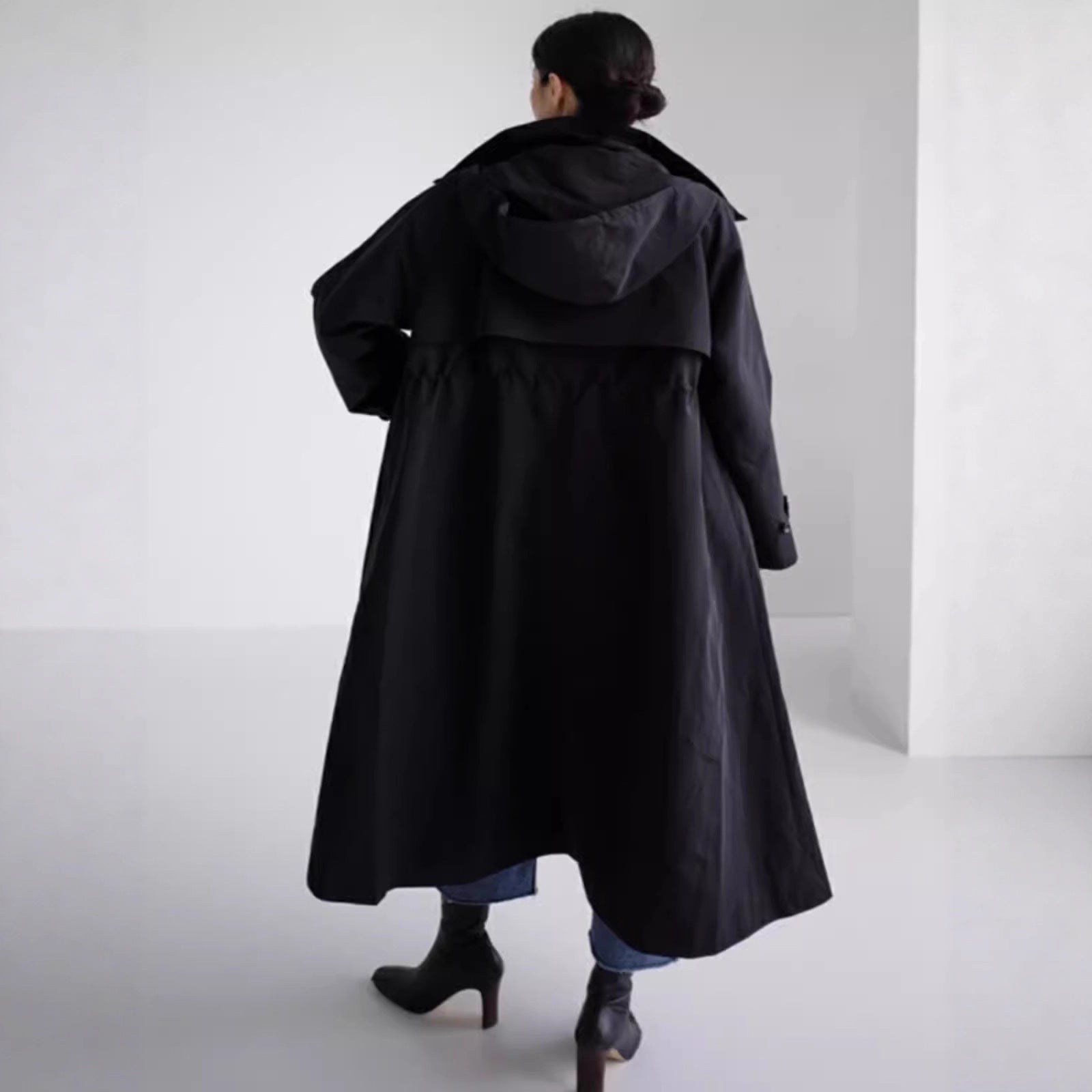 Vrouwen waterafstotende oversized regenjas met capuchon en A-lijn silhouet 5