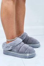 Zachte grijze slippers met crystal trim 7