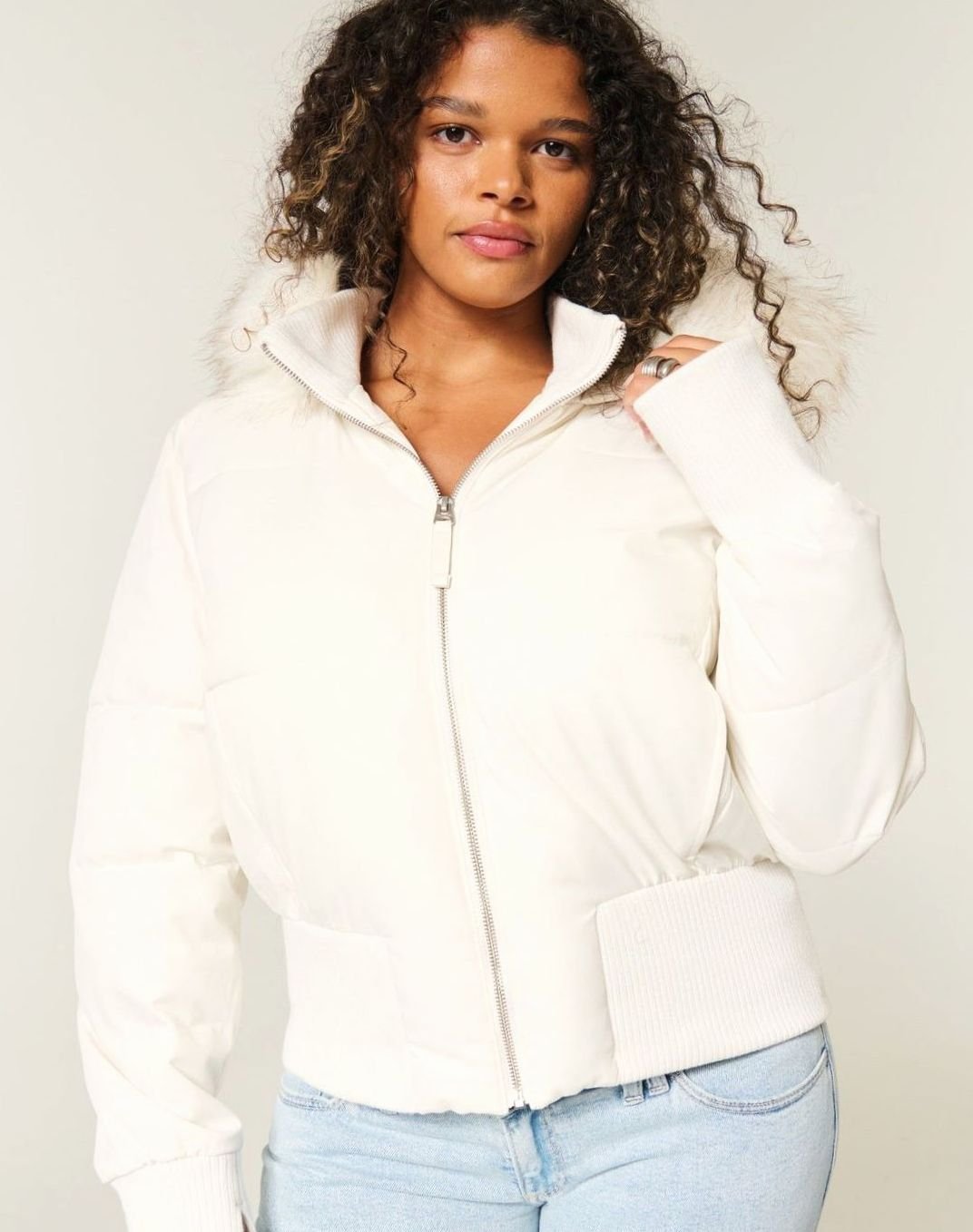 Dames cropped puffer jacket met faux-fur capuchon