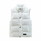 Stijlvolle puffer vest voor mannen met knoopsluiting en mouwloos ontwerp.